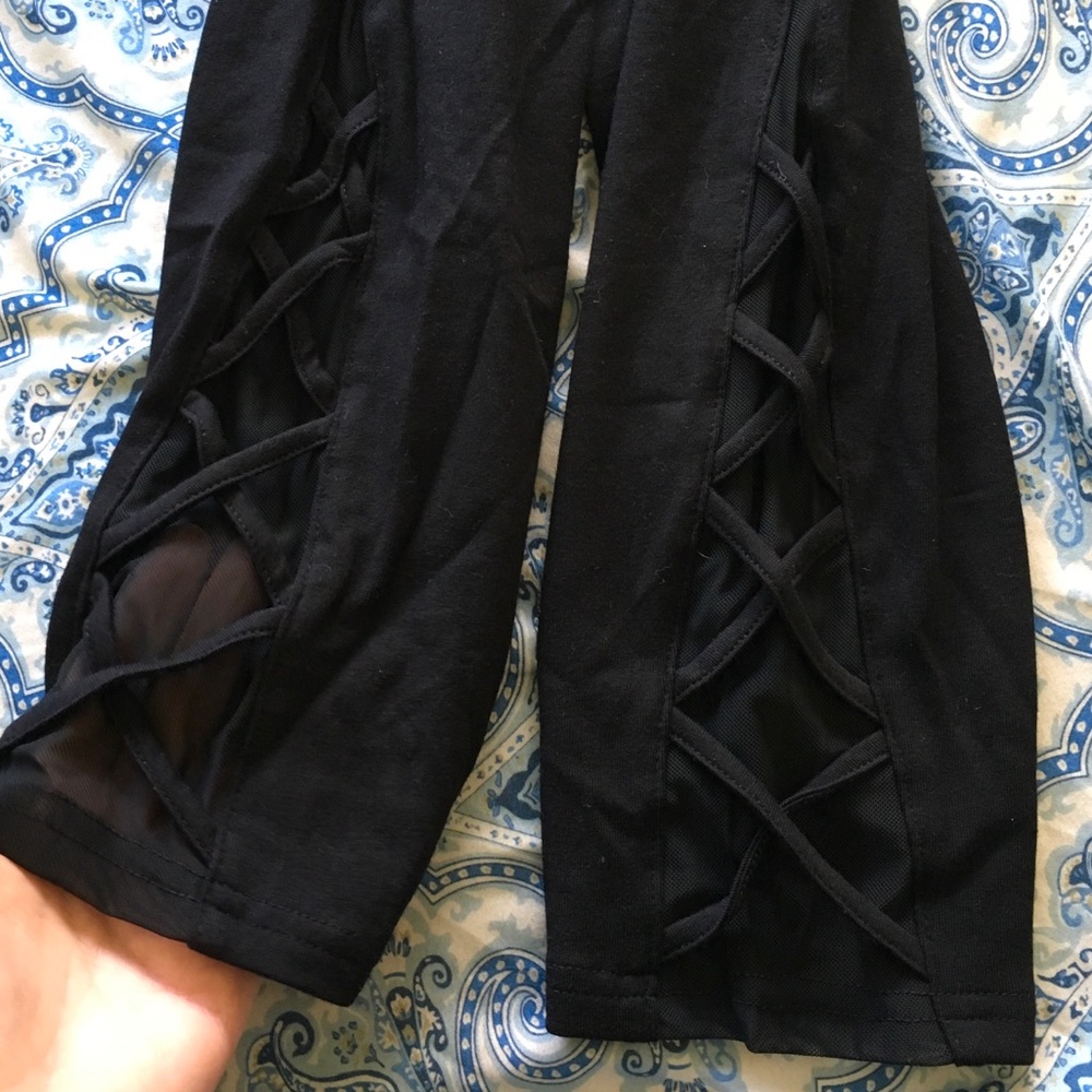 High waisted leggings with cute ankle design